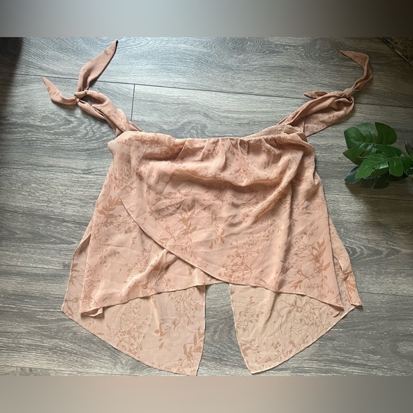 The Jetset Diaries TJD Sierra Top in Nude floral - Picture 6 of 10